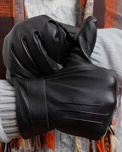 Men Wearing Winter Leather Glove